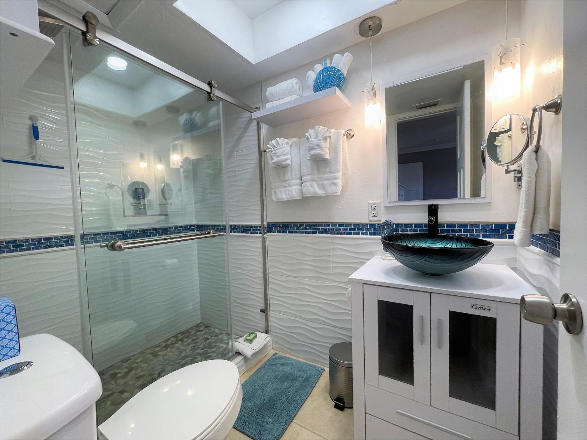 Stylish And Modern 2 Bedroom, 2 Bathroom. The Mermaid Suite. フォートマイヤーズビーチ エクステリア 写真